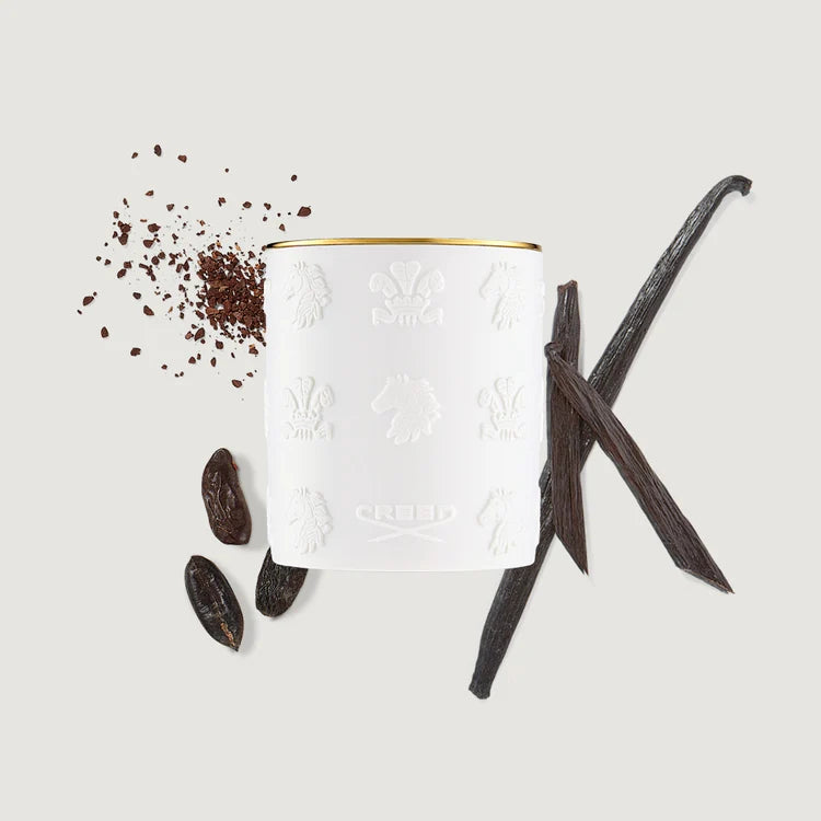 Vanilla bean candle with vanilla beans and vanilla seeds on a light background